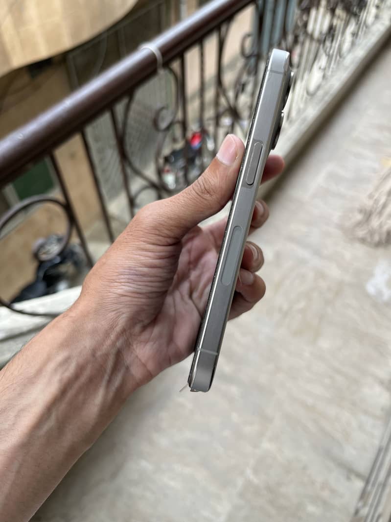 Apple iPhone 15 Pro Max 1