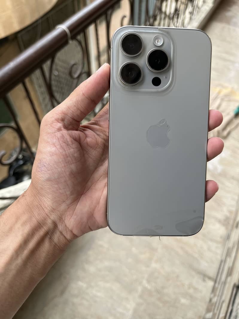 Apple iPhone 15 Pro Max 2