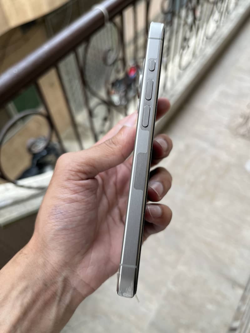 Apple iPhone 15 Pro Max 5