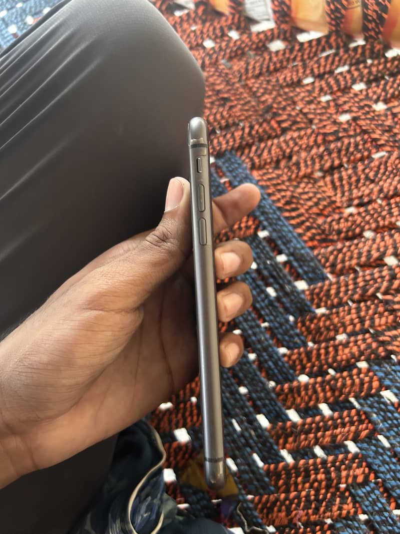 Apple iPhone 11 3