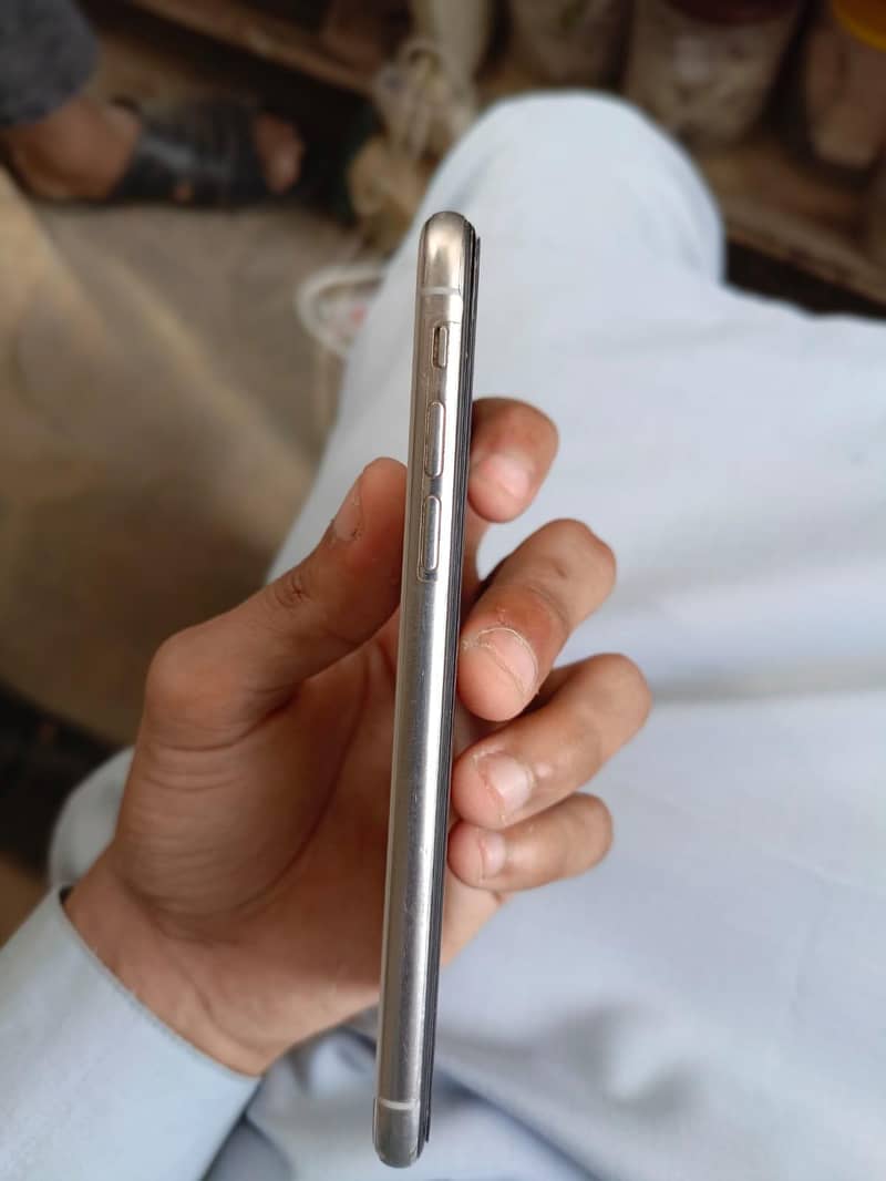 Apple iPhone X 3