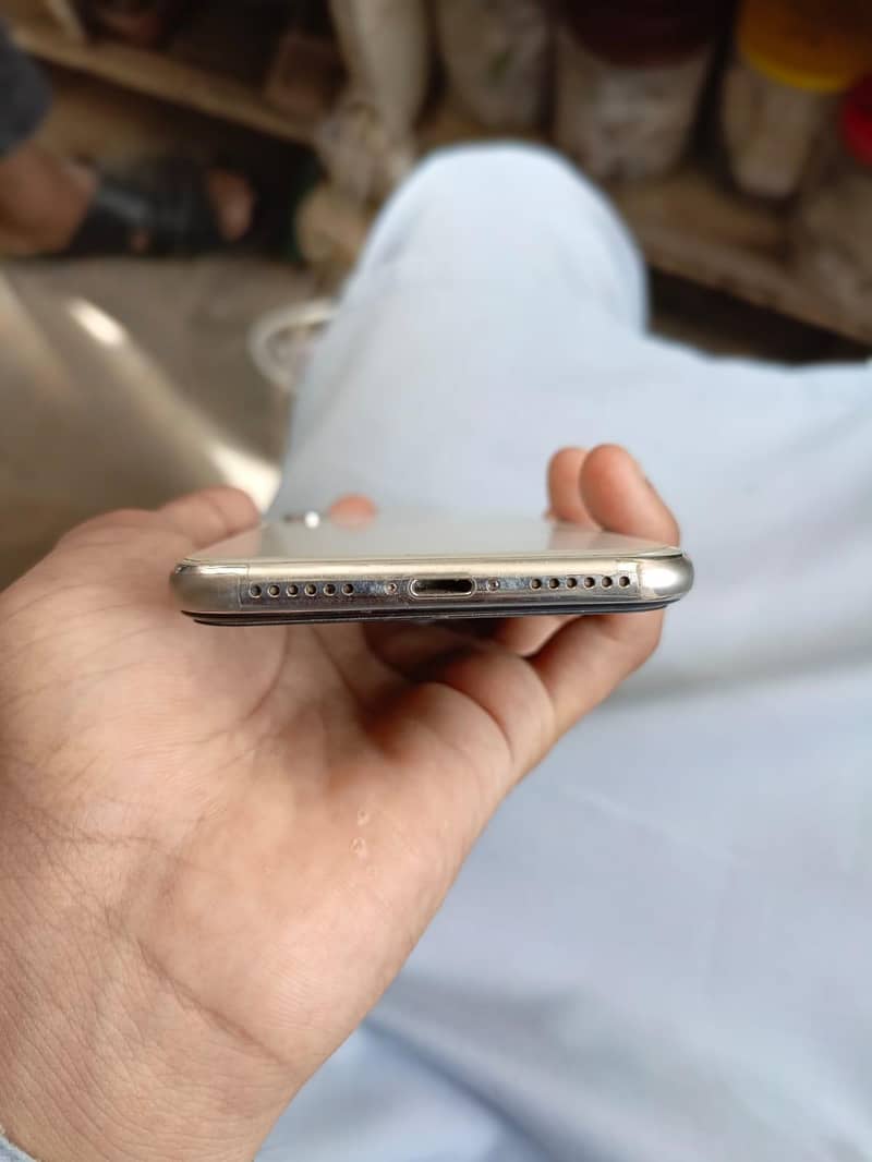 Apple iPhone X 5