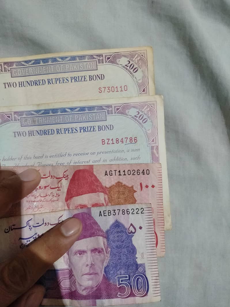 Coins and notes 0
