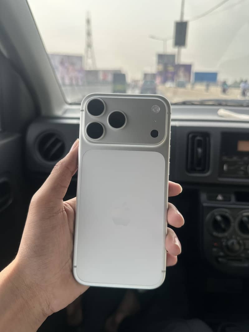 Apple iPhone 17 Pro Max 0
