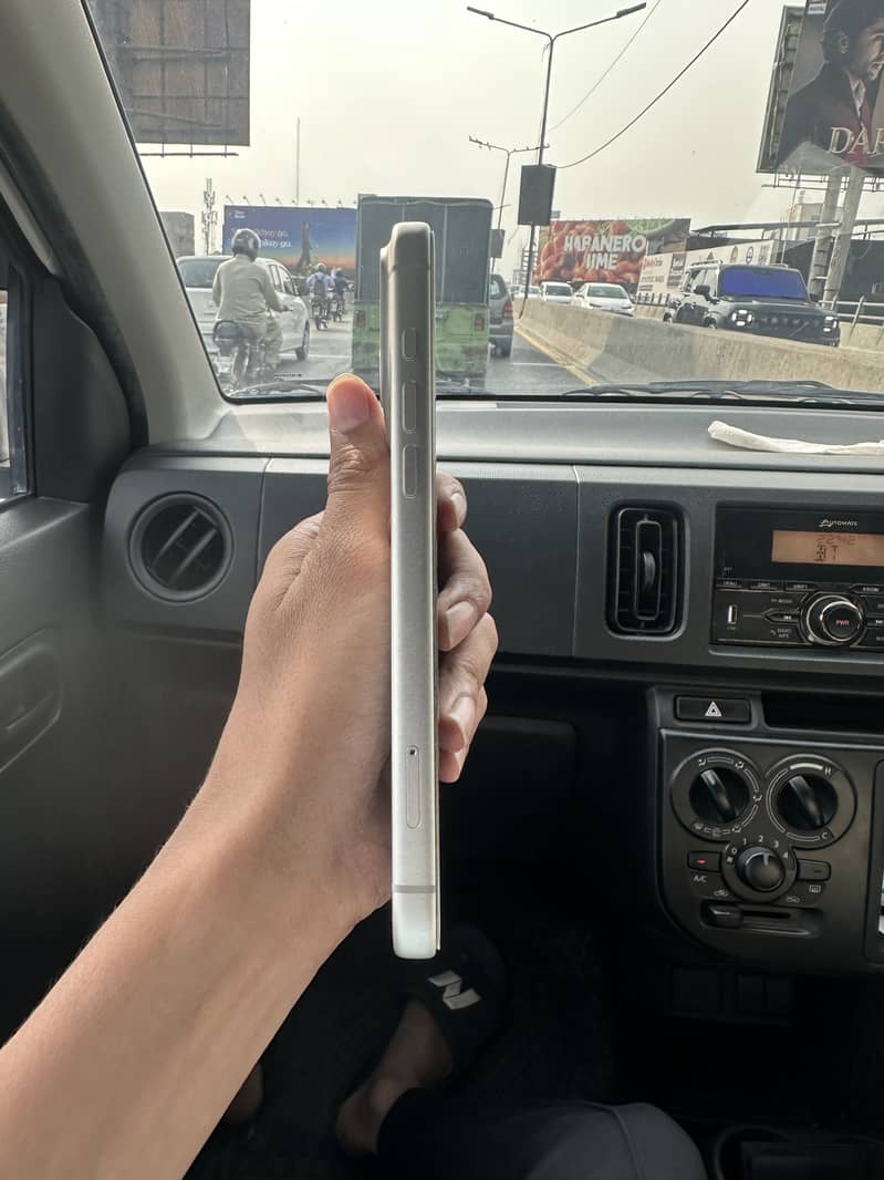 Apple iPhone 17 Pro Max 4