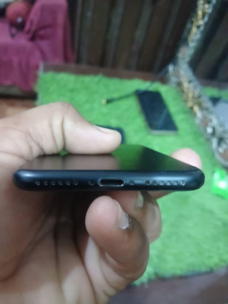 Apple iPhone 7 3