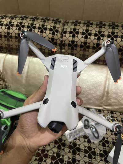 DJI MINI 4 Pro fly more