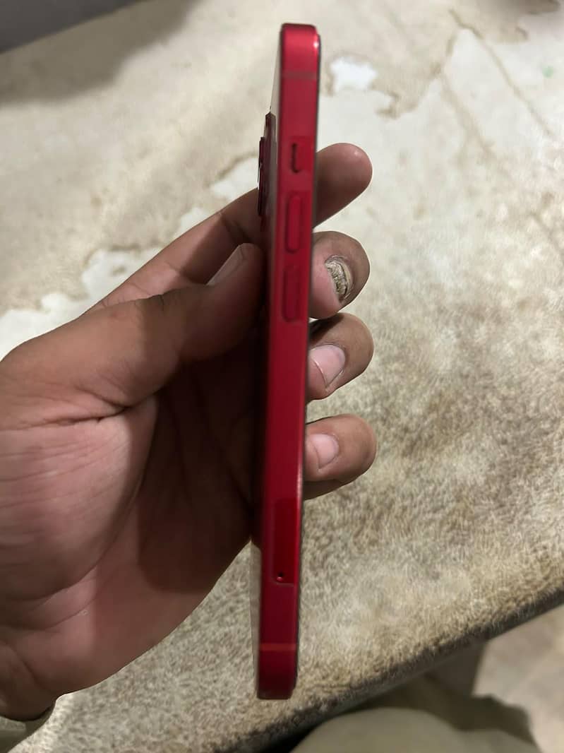 Apple iPhone 13 5