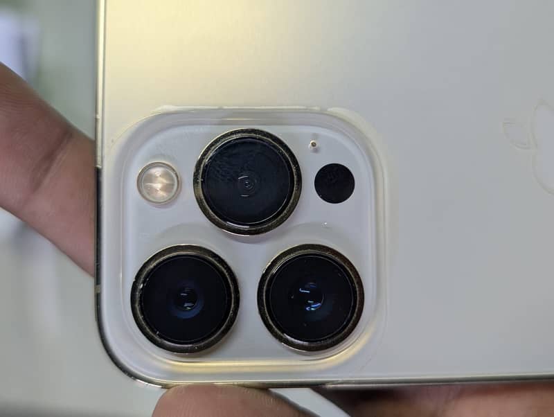 Apple iPhone 13 Pro 2