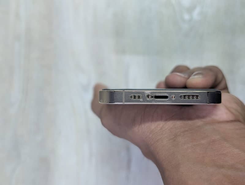 Apple iPhone 13 Pro 4
