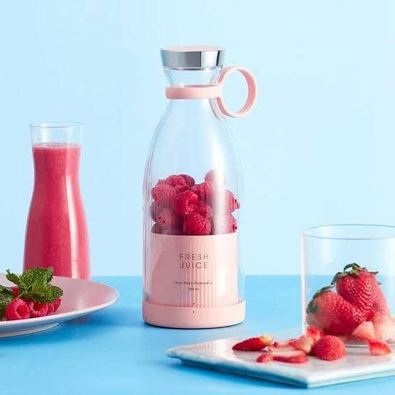 T  Portable Electric Juicer Bottle: Mini Blender for Fresh Juices and Smoothies – Wireless Rechargeable Travel Companion