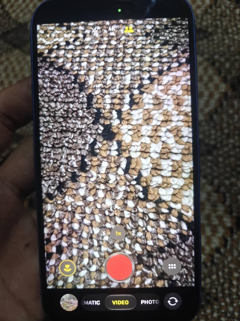 Apple iPhone 16 4
