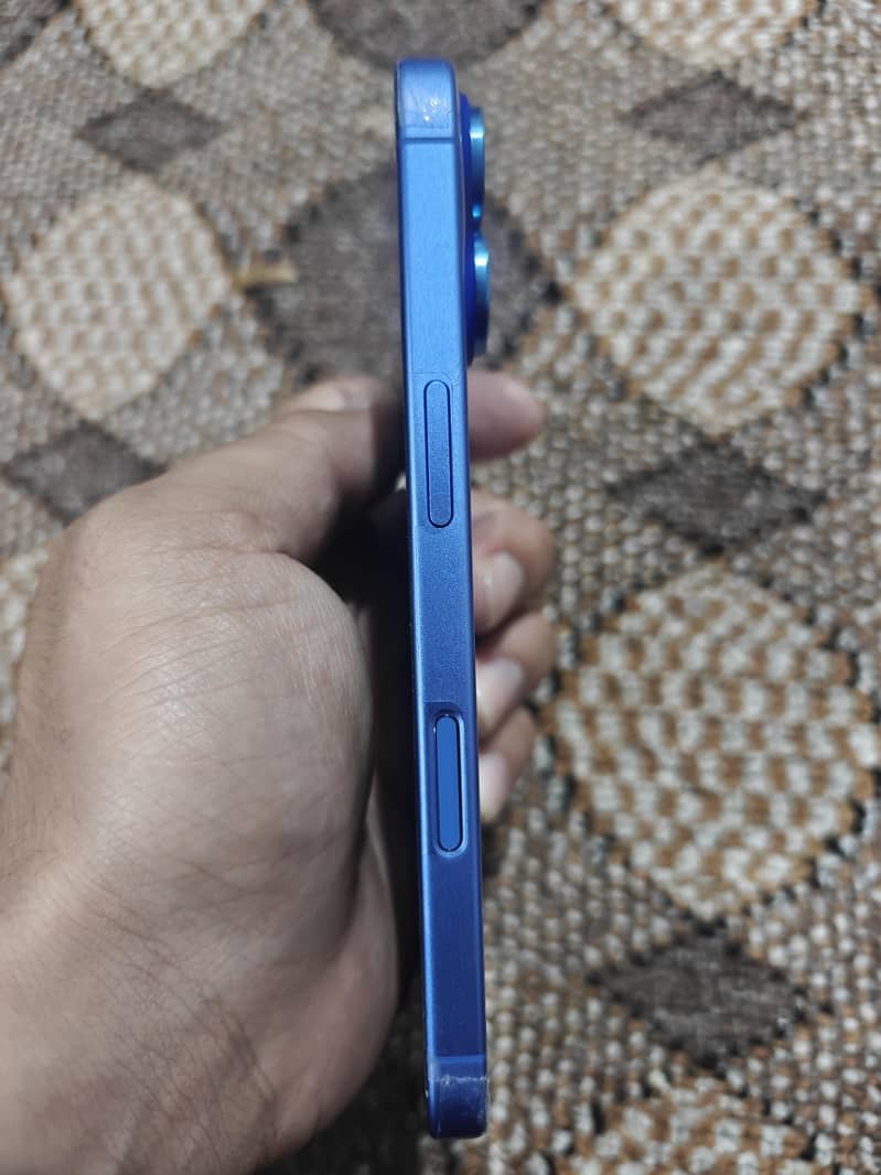 Apple iPhone 16 6