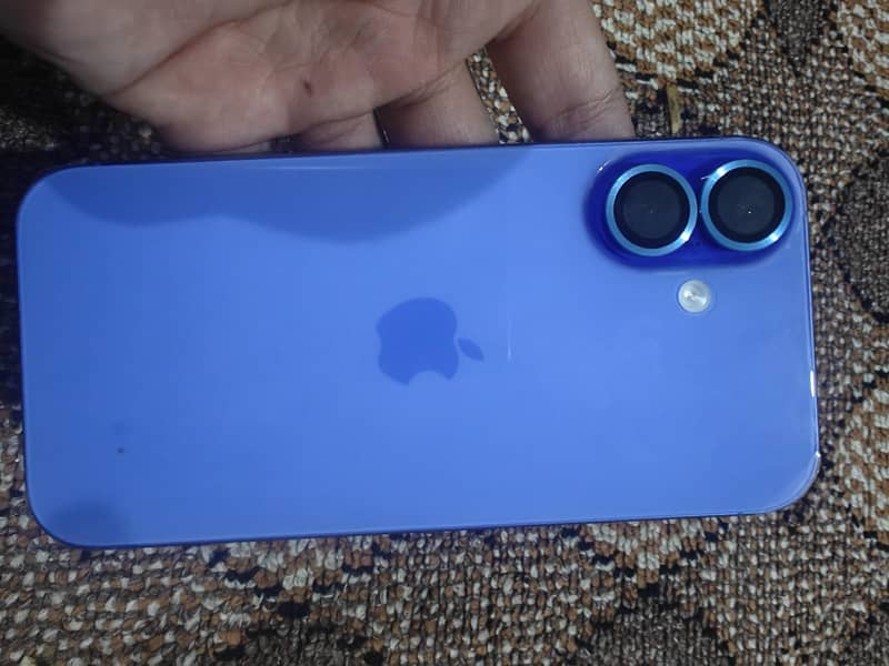 Apple iPhone 16 9