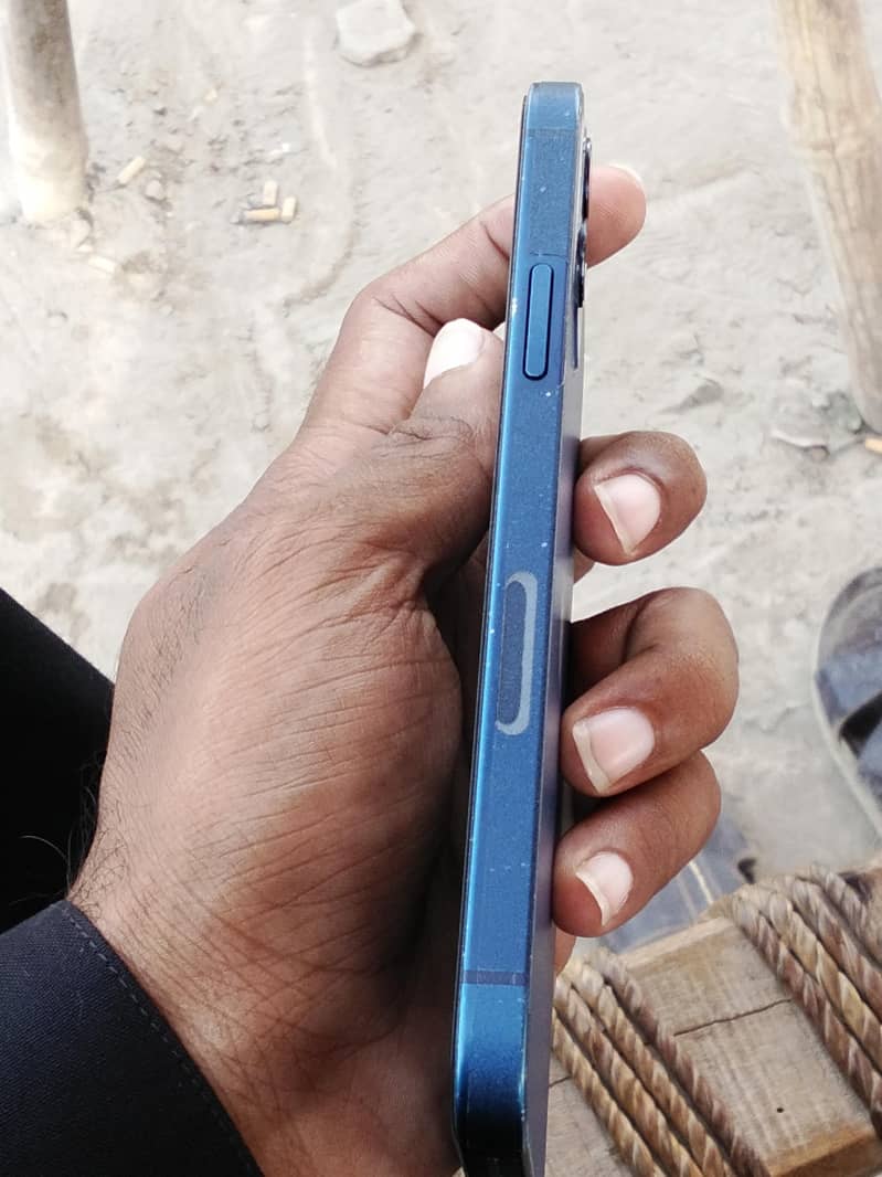 Apple iPhone 12 3