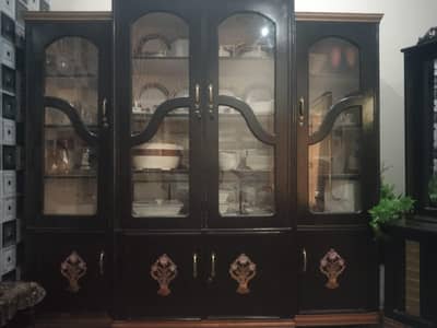 Sheesham wood 4 door showcase for sele Excellent condition