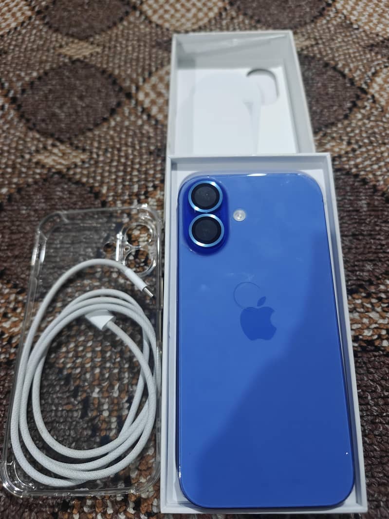 Apple iPhone 16 3