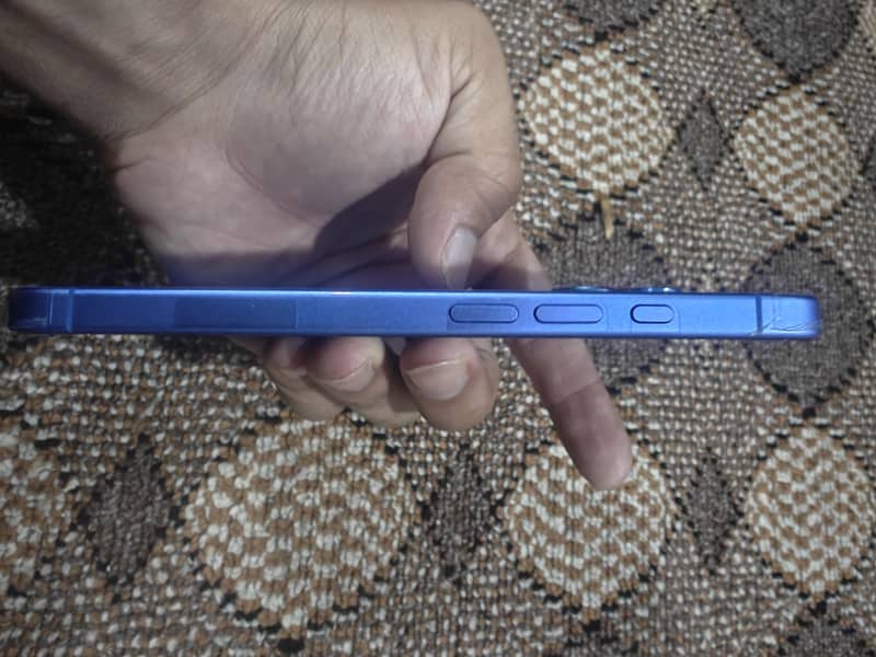 Apple iPhone 16 8