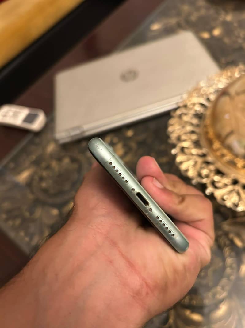 Apple iPhone 11 3