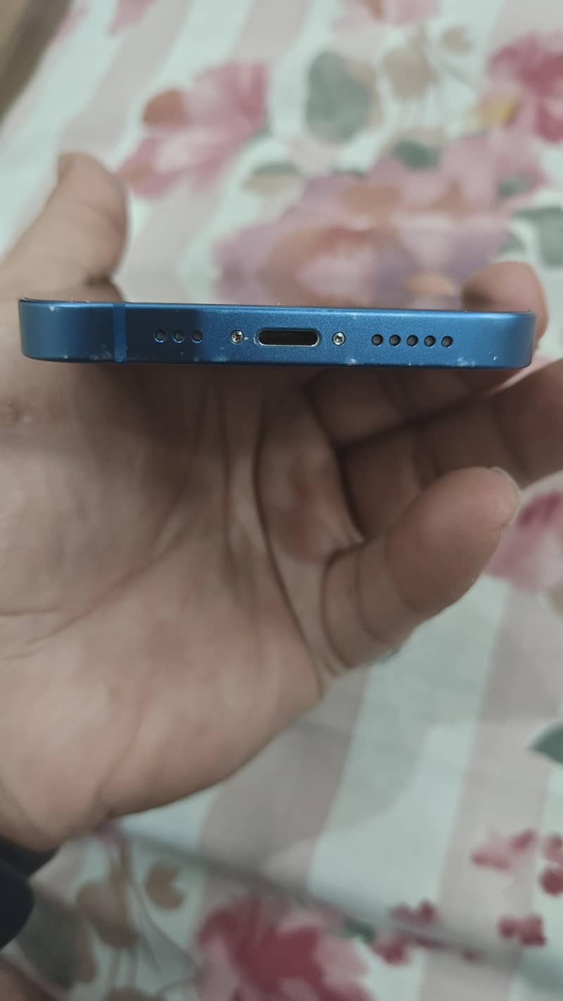 Apple iPhone 13 5