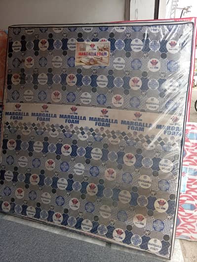 Double bed size mattress. Achi condition ma hai. bhot Kam use hai.