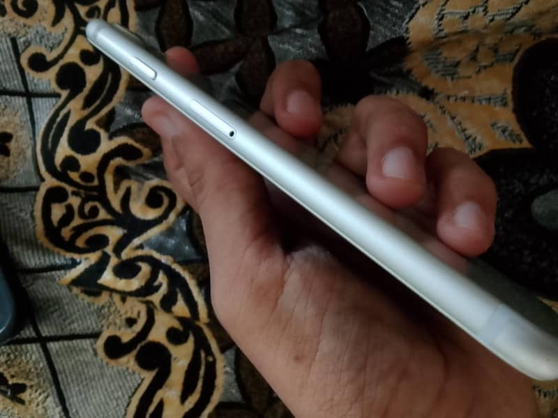 Apple iPhone 7 1