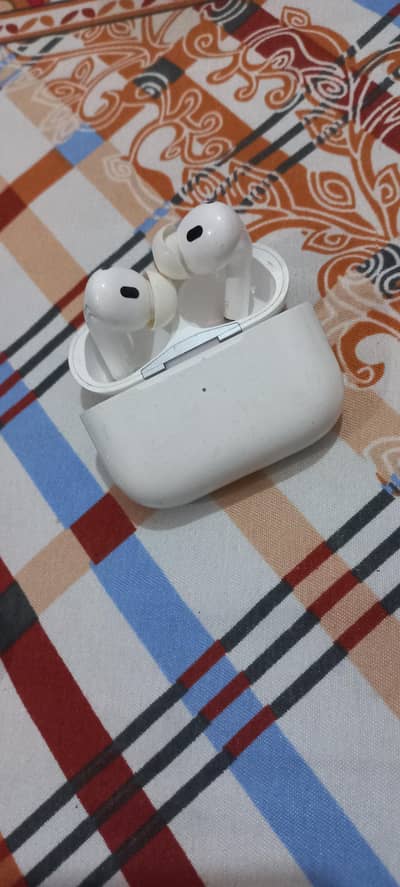 Earphone good condision all working good bettry life good