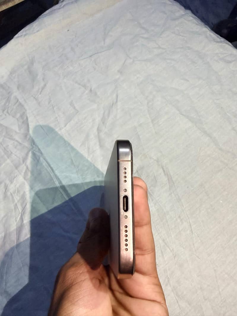 Apple iPhone 16 Pro Max 5