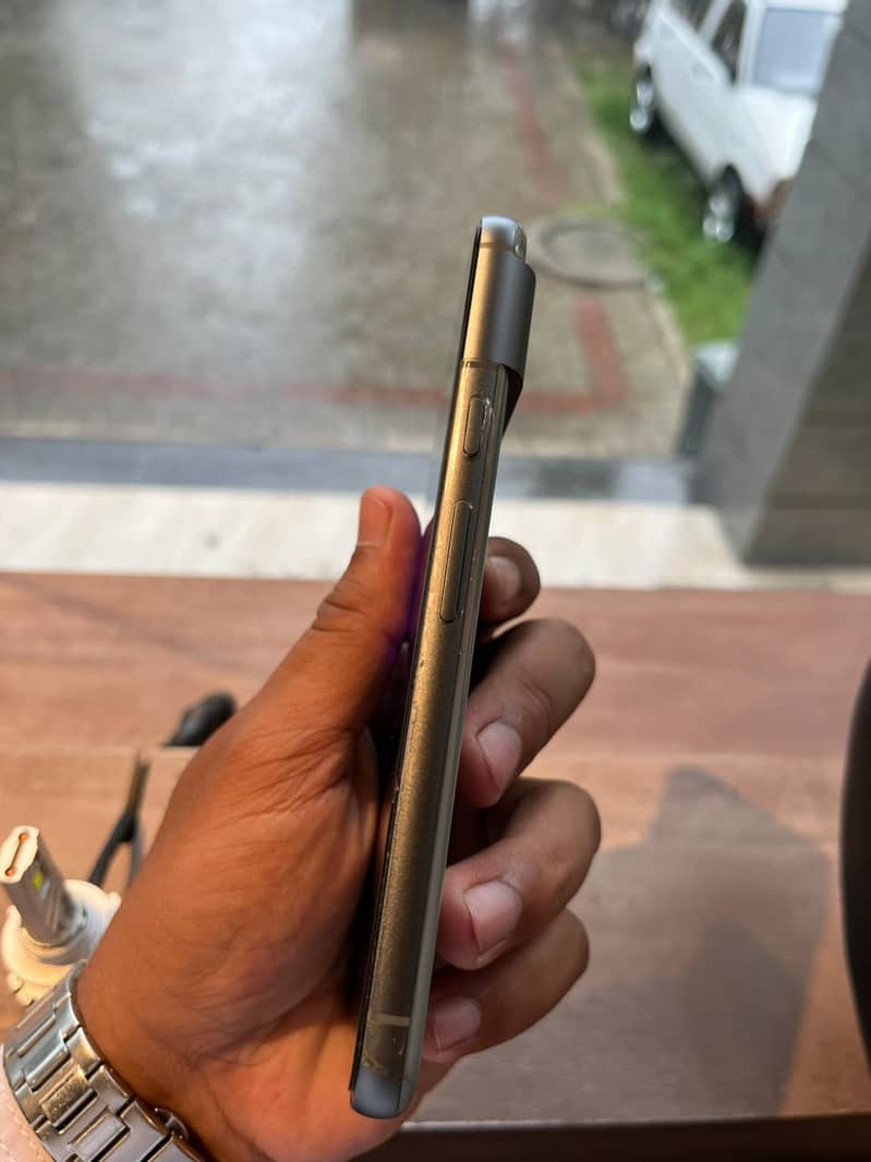 Google Pixel 8 4