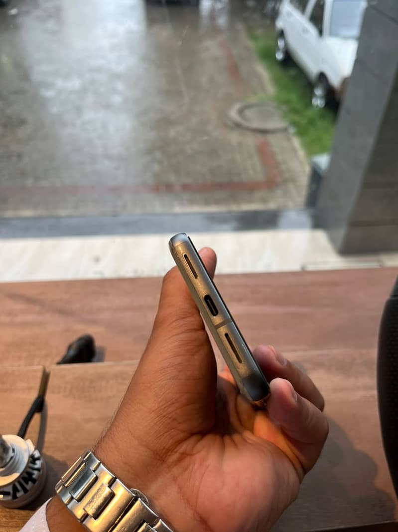 Google Pixel 8 6
