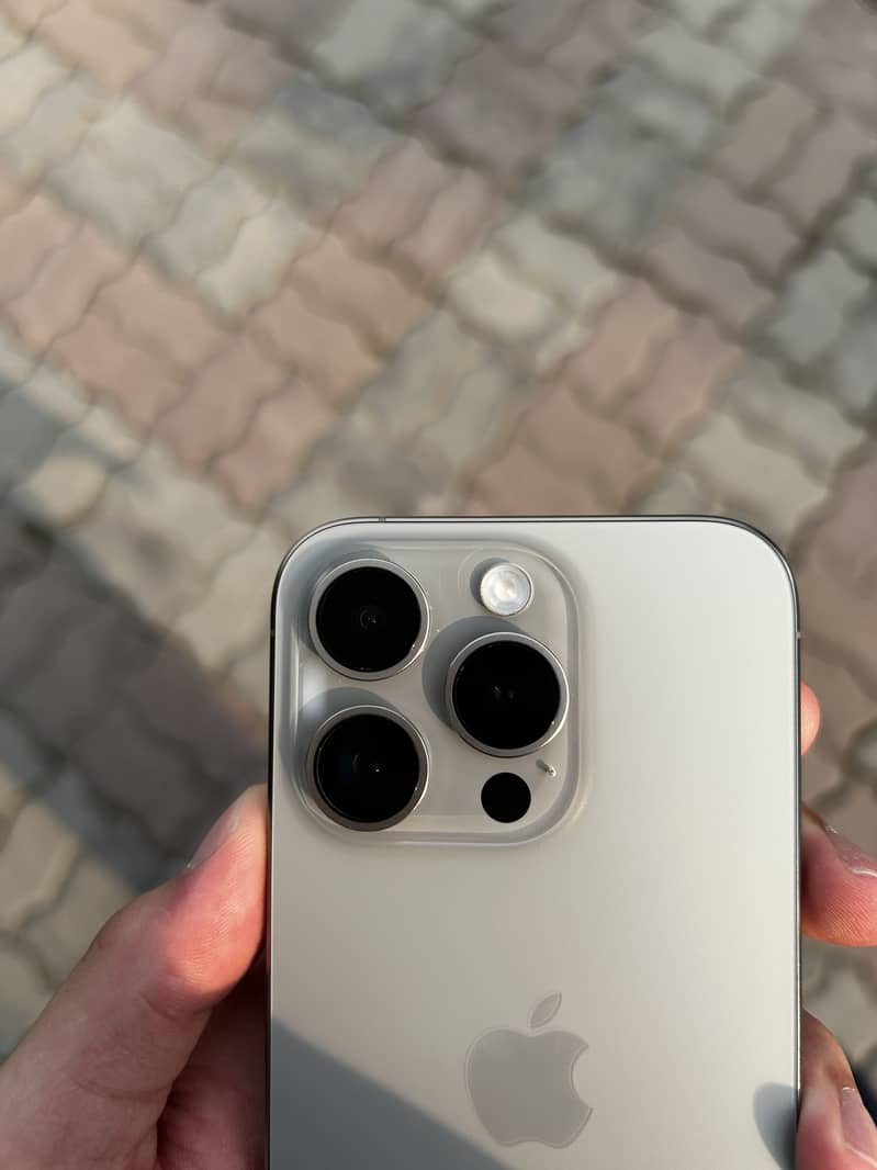 Apple iPhone 15 Pro 4