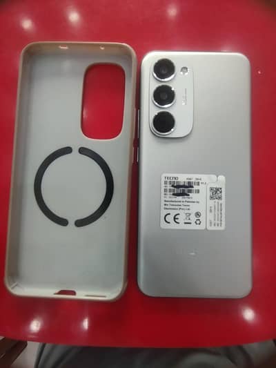 Spark 40 pro+ 8+8/256. box open 1 month use