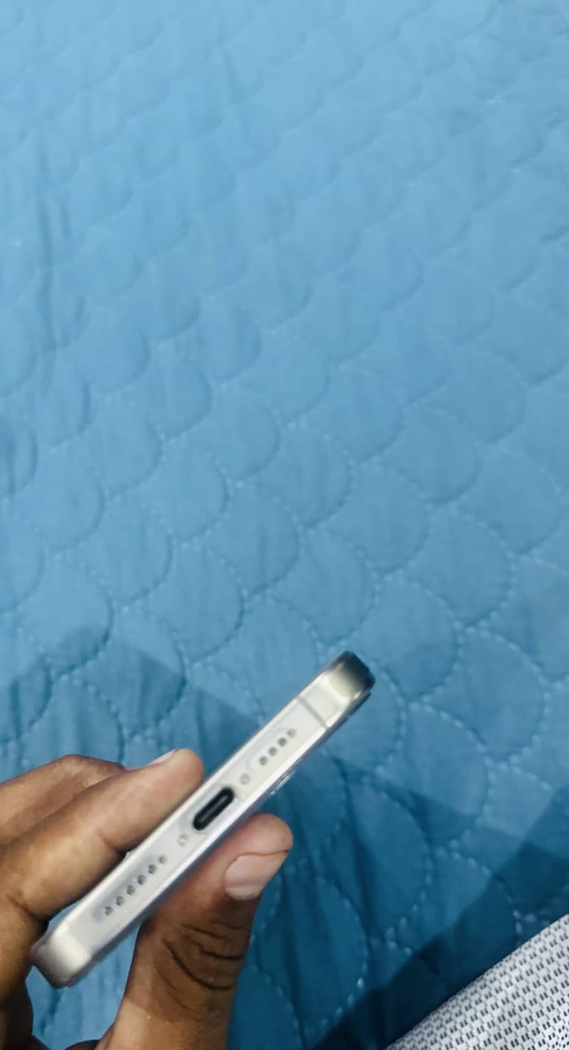 Apple iPhone 15 Pro Max 1