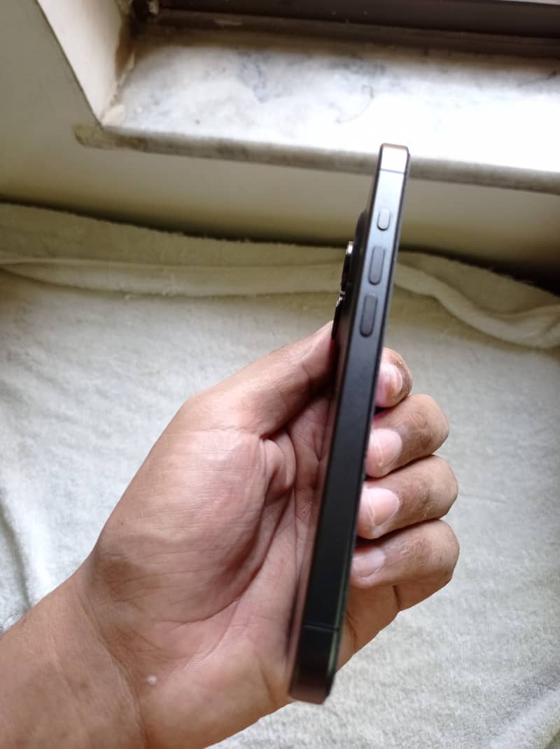 Apple iPhone 15 Pro 2
