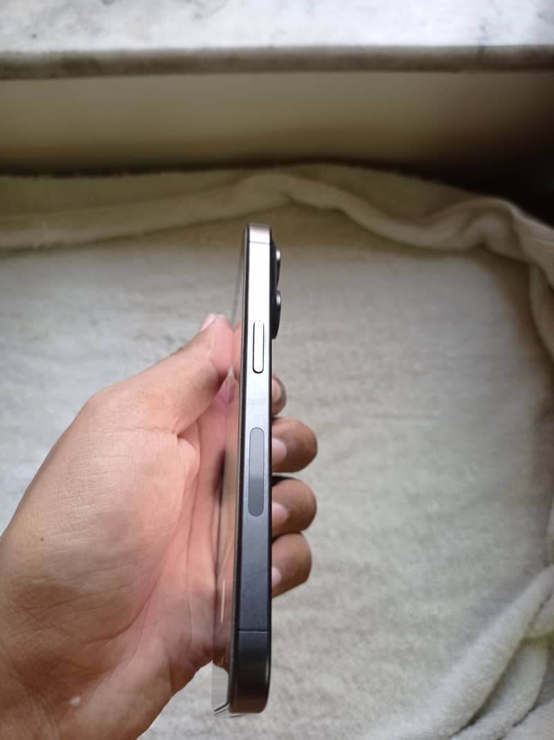 Apple iPhone 15 Pro 3