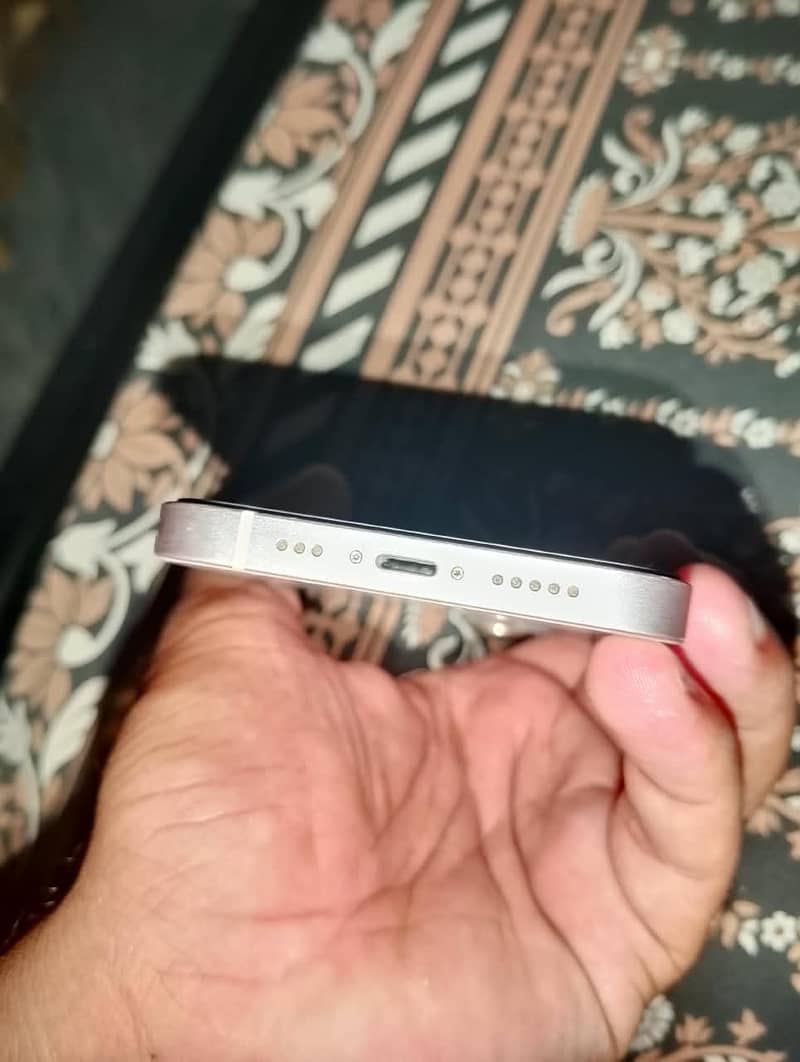 Apple iPhone 13 1