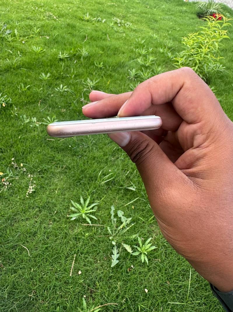 Apple iPhone 8 5