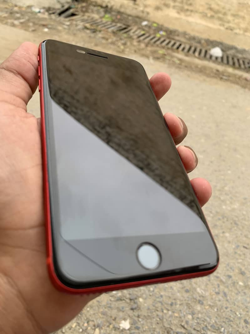 Apple iPhone 8 Plus 3