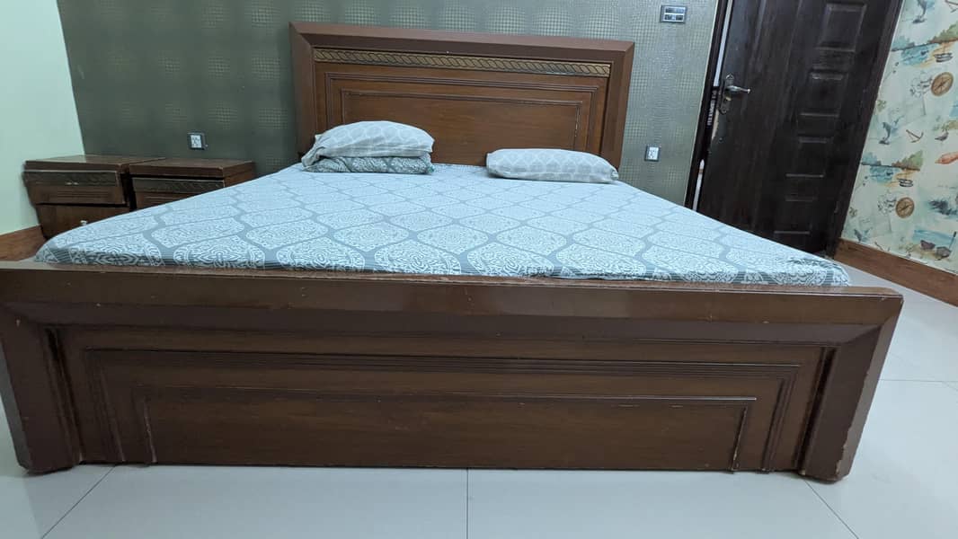 double bed 2 side tables 1