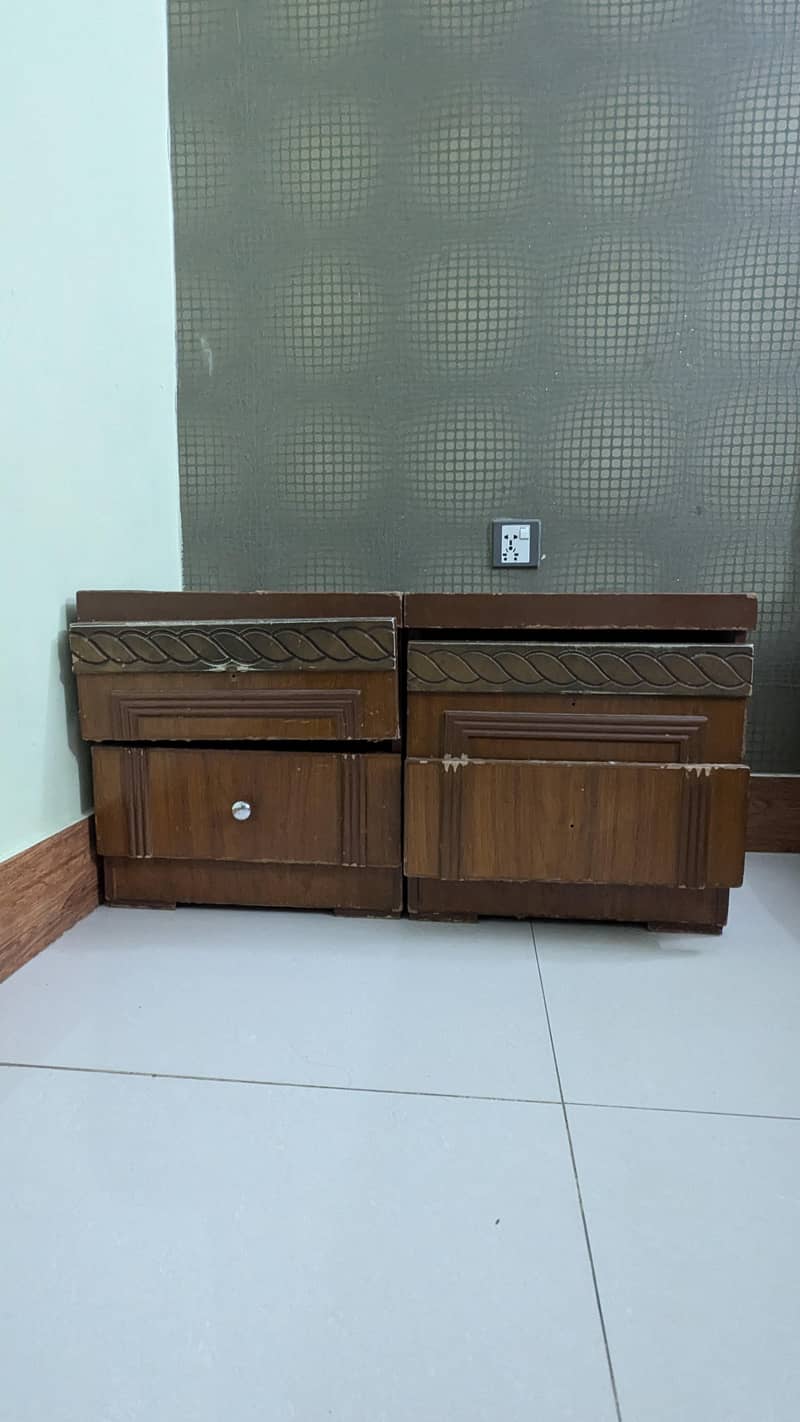 double bed 2 side tables 2