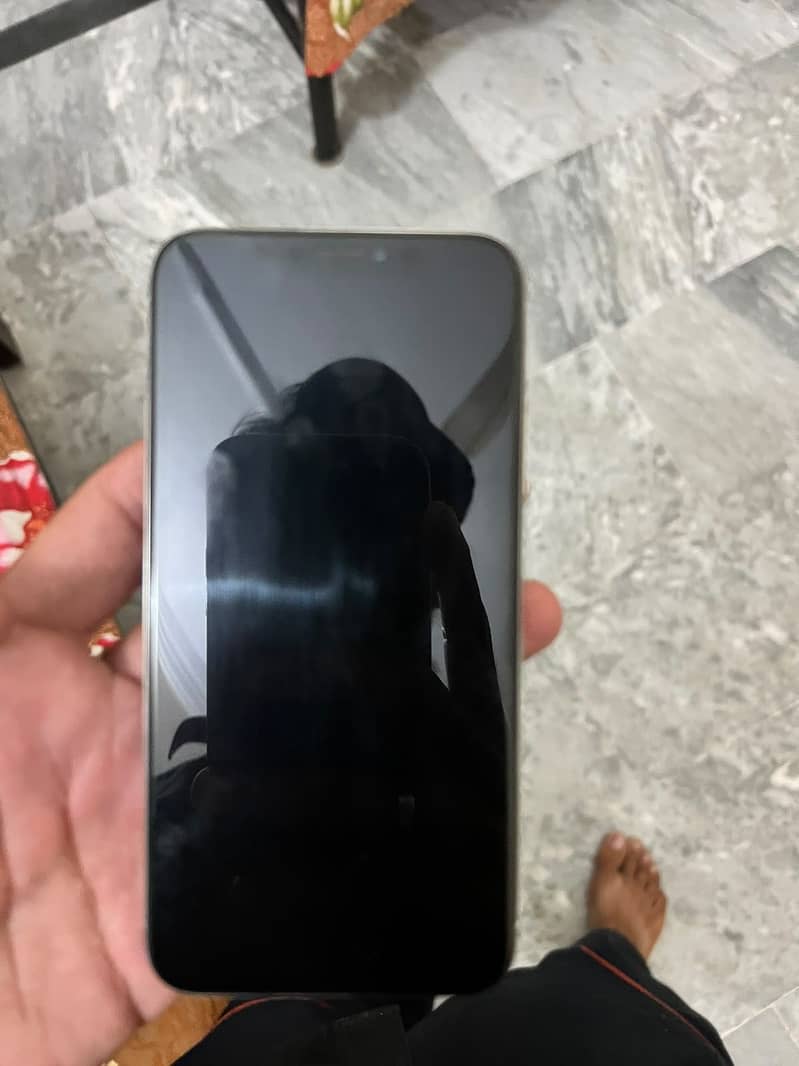 Apple iPhone X 4