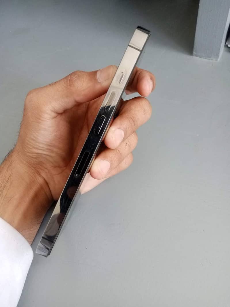 Apple iPhone 13 Pro 3