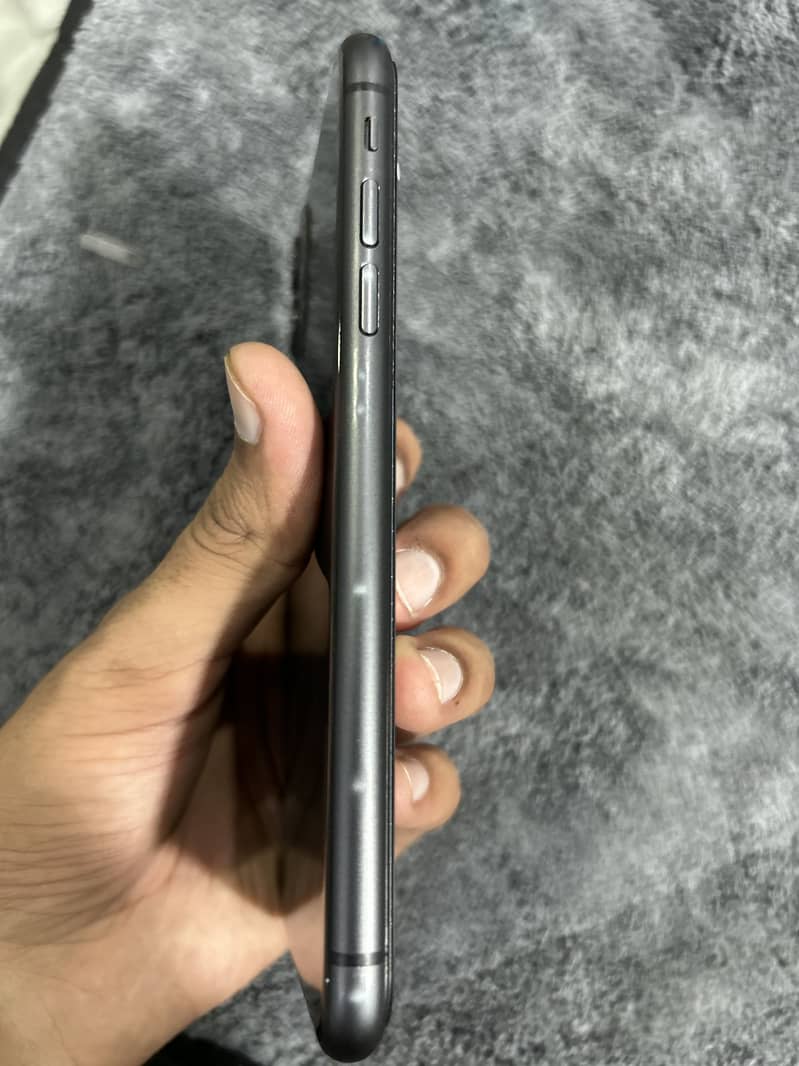 Apple iPhone 11 3
