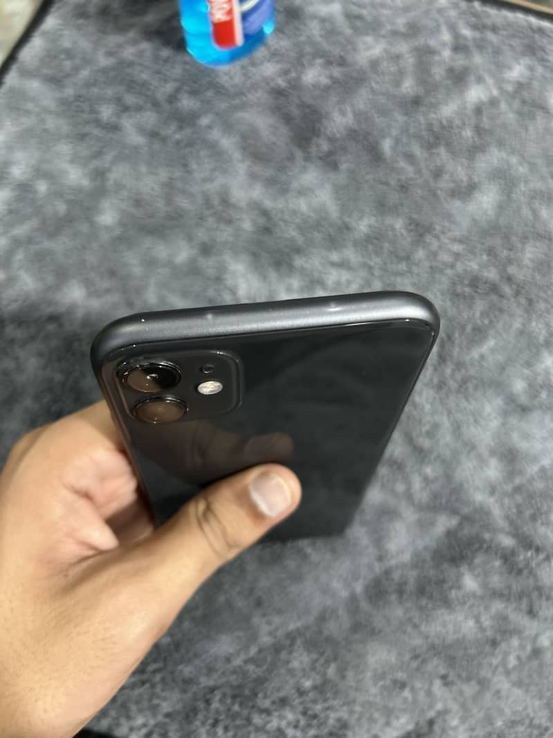 Apple iPhone 11 4