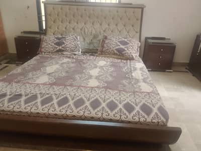 Good condition bed set