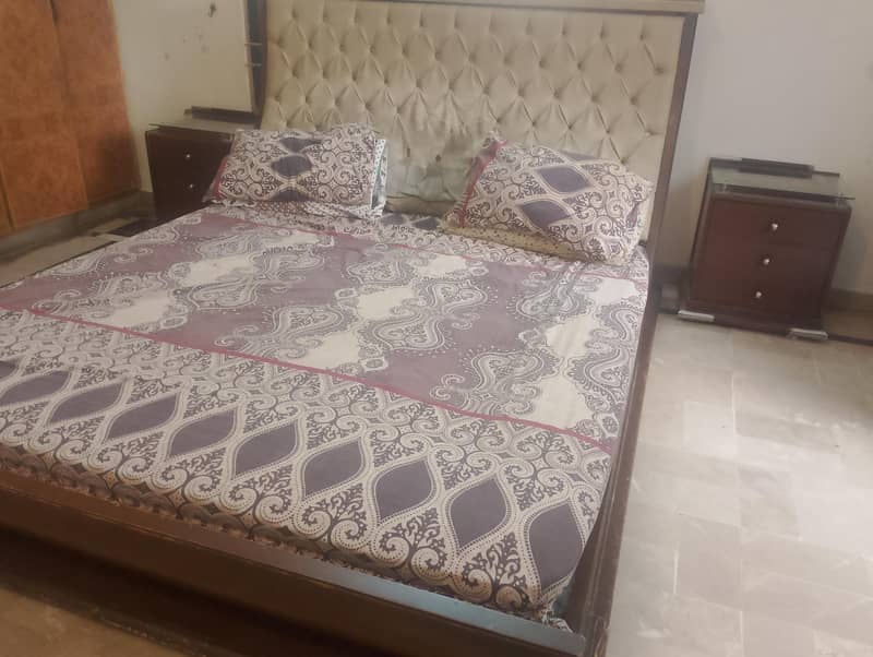 Good condition bed set 1