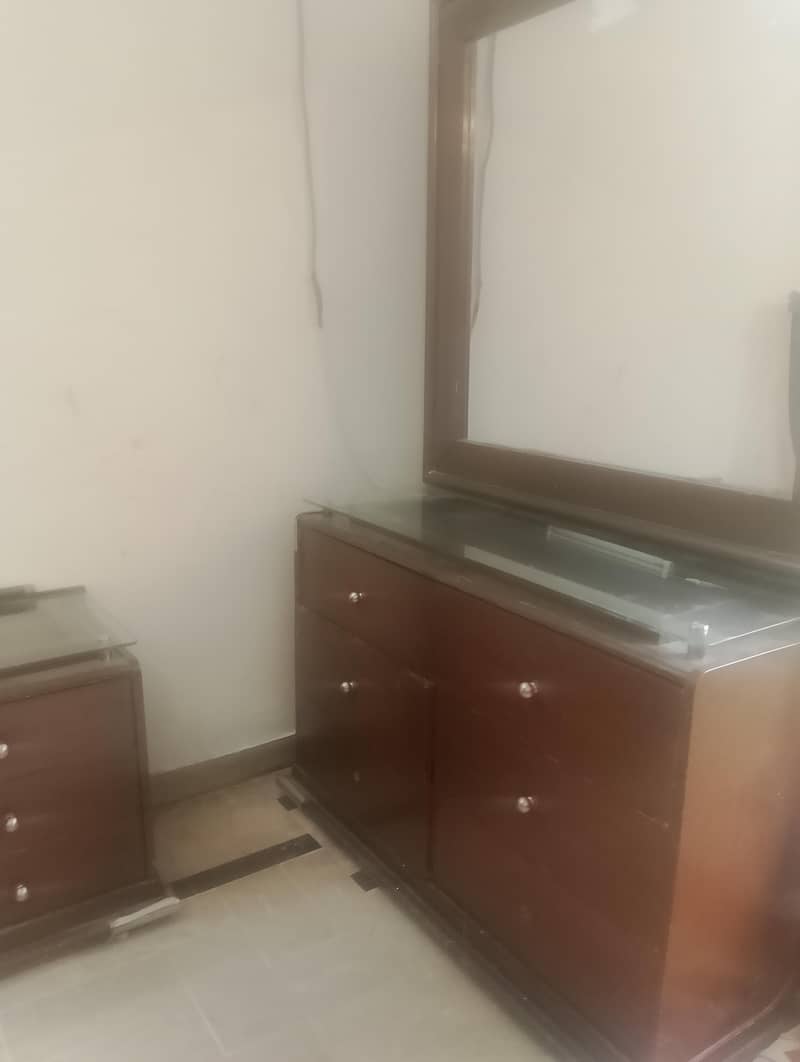 Good condition bed set 2