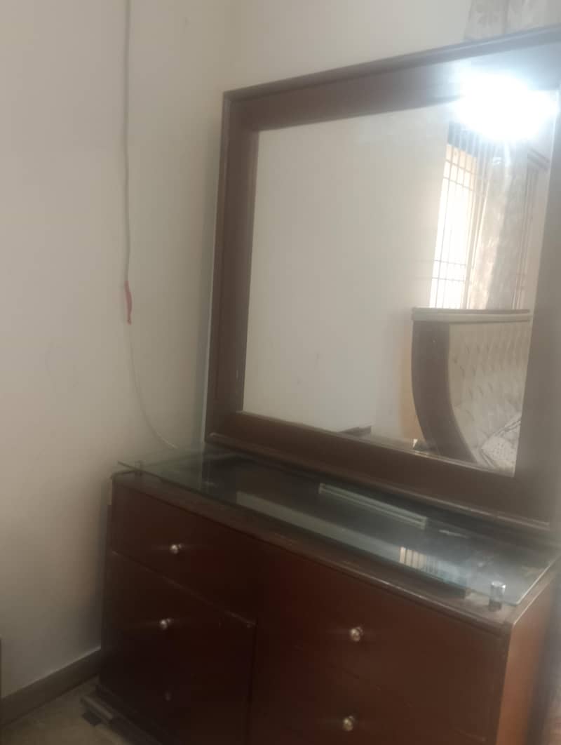Good condition bed set 3