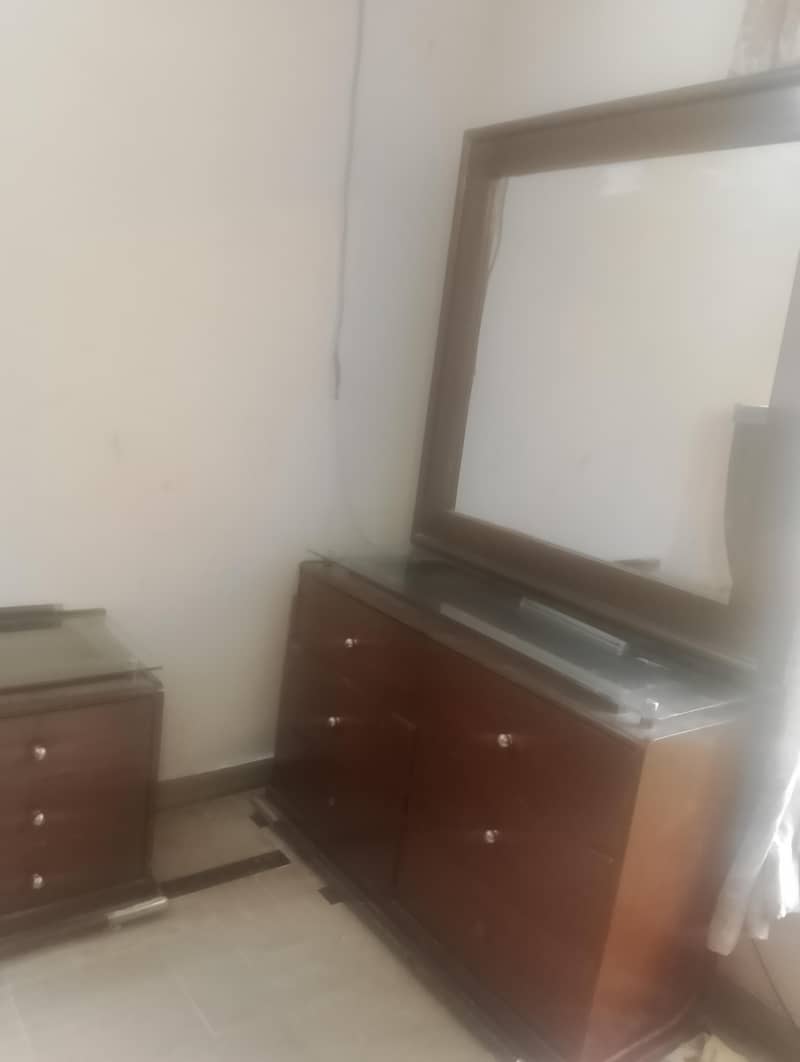 Good condition bed set 4