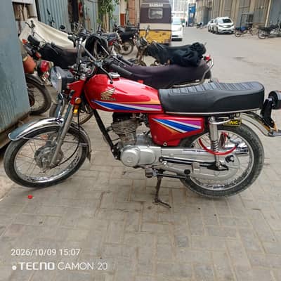 Honda CG 125 2009 model red colour condition 10x10 Bas lo or chalao